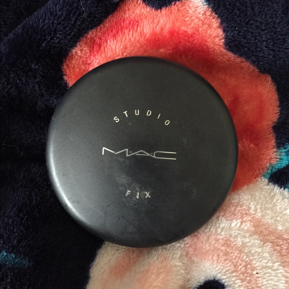 MAC studio fix powder NC42